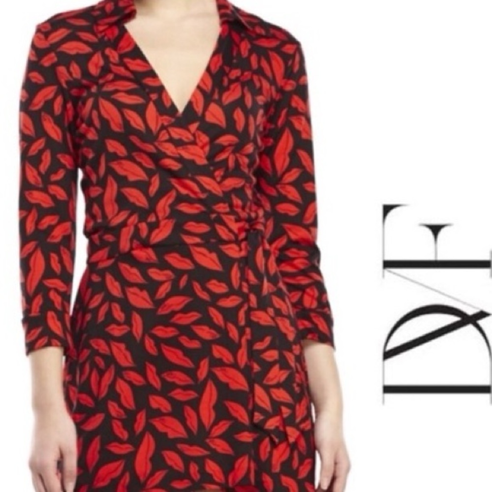 DVF “New Jeanne Two” wrap kiss print dress size US 4/6